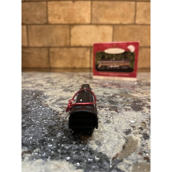 Hallmark Ornament Lionel Train #4 746 Norfolk and Western Steam Locomotive 1999 - Picture 8 of 10